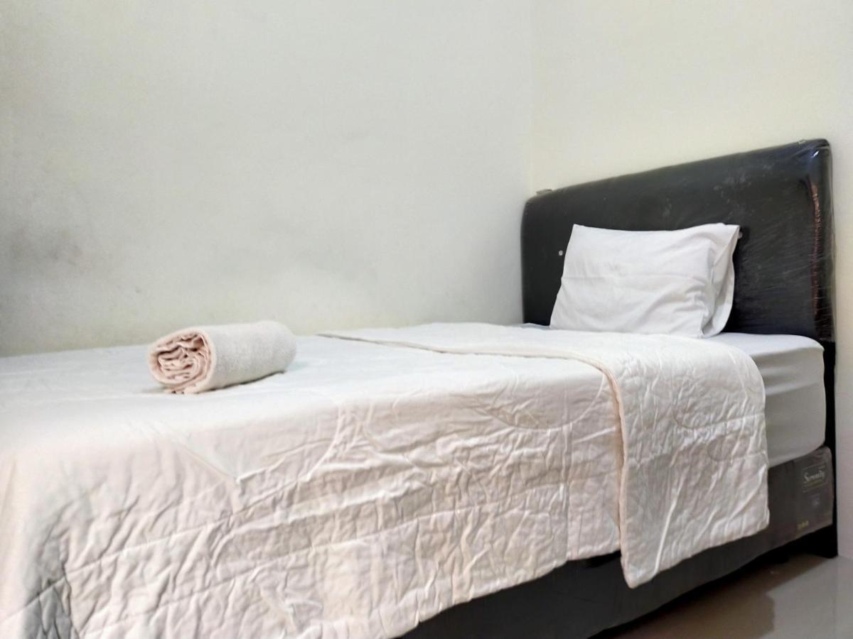 Homestay Danesti Syariah Near Bandara Sultan Hasanuddin Makassar Buitenkant foto