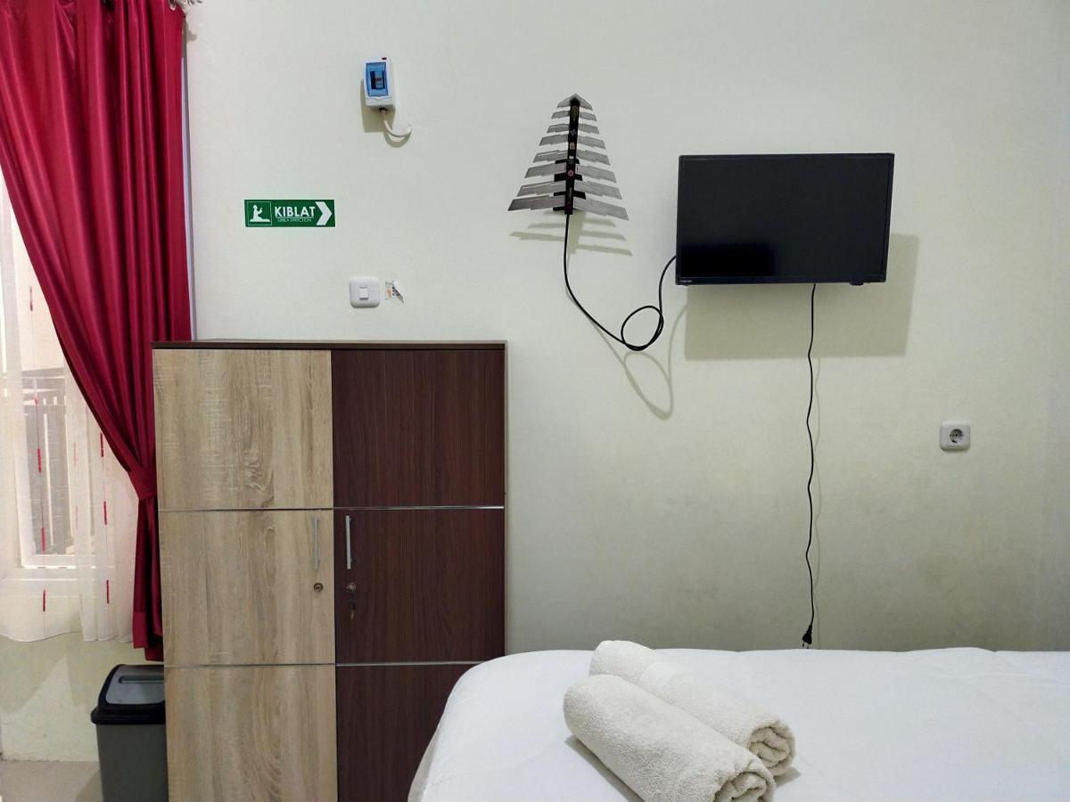 Homestay Danesti Syariah Near Bandara Sultan Hasanuddin Makassar Buitenkant foto
