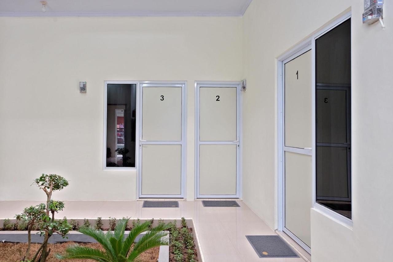Homestay Danesti Syariah Near Bandara Sultan Hasanuddin Makassar Buitenkant foto