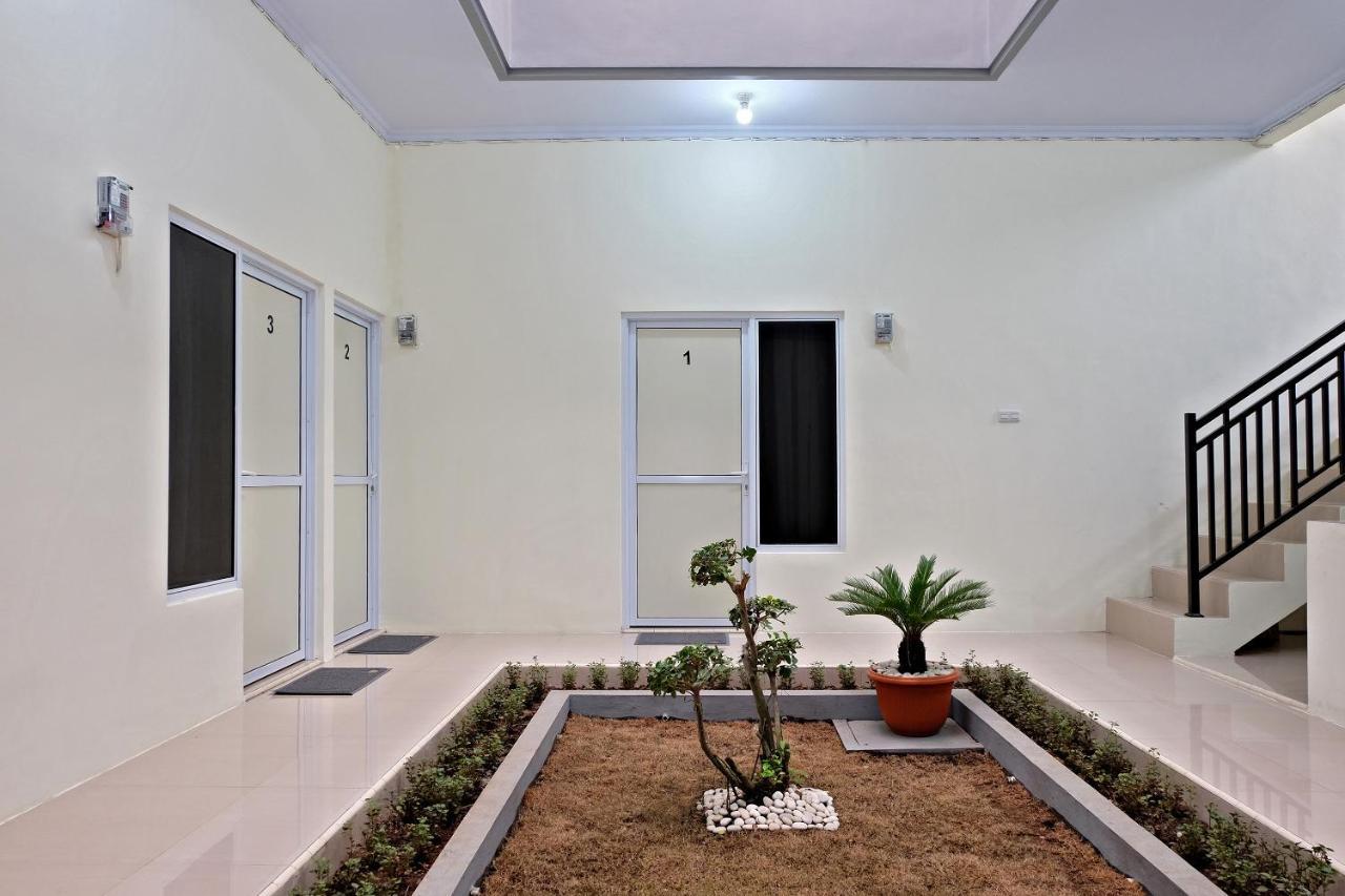 Homestay Danesti Syariah Near Bandara Sultan Hasanuddin Makassar Buitenkant foto
